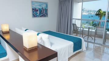 In-room safe, desk, laptop workspace, blackout curtains