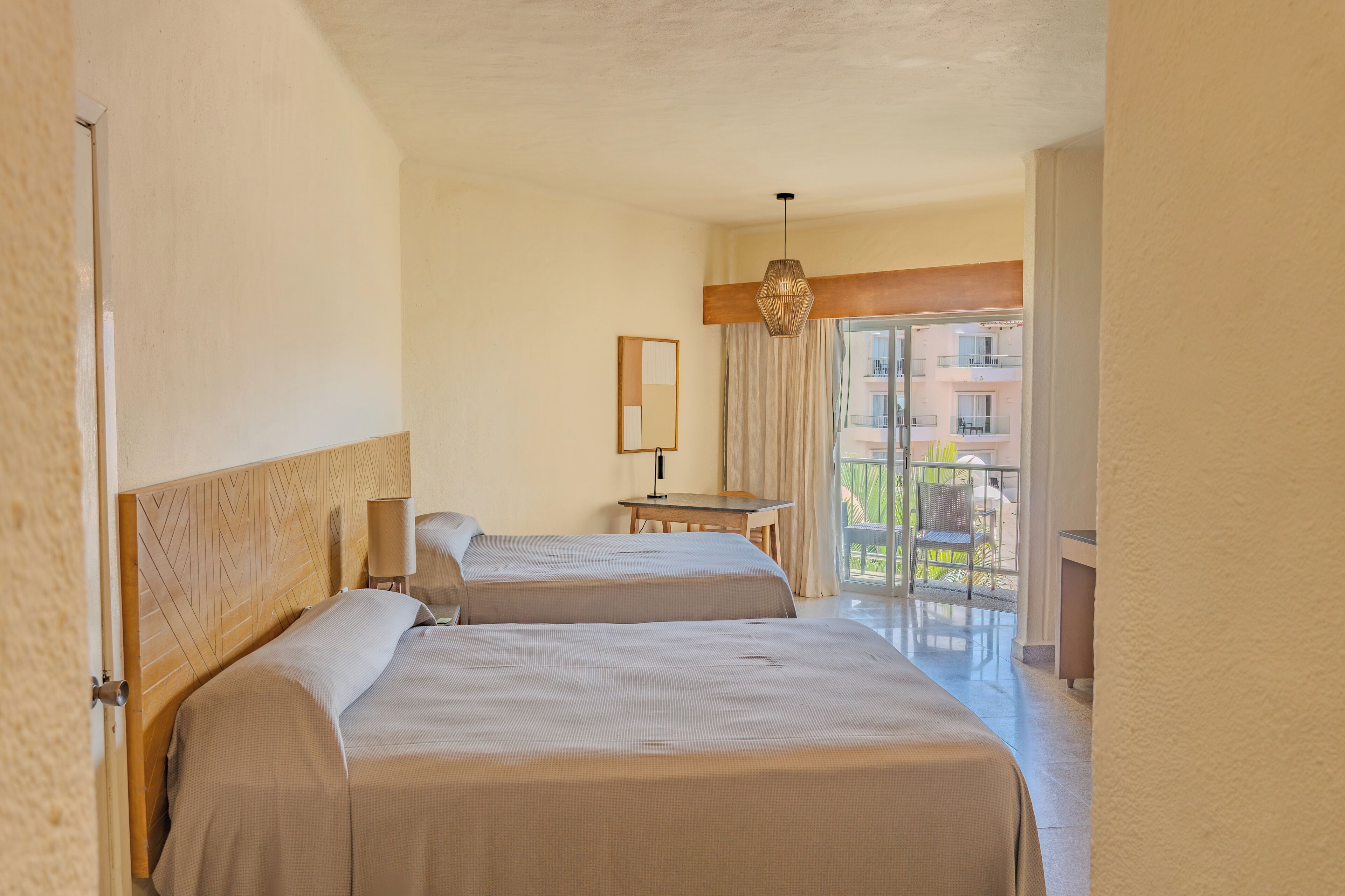 Pool View Room | Utsikt fra rommet