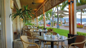 4 restaurantes; se sirven desayunos