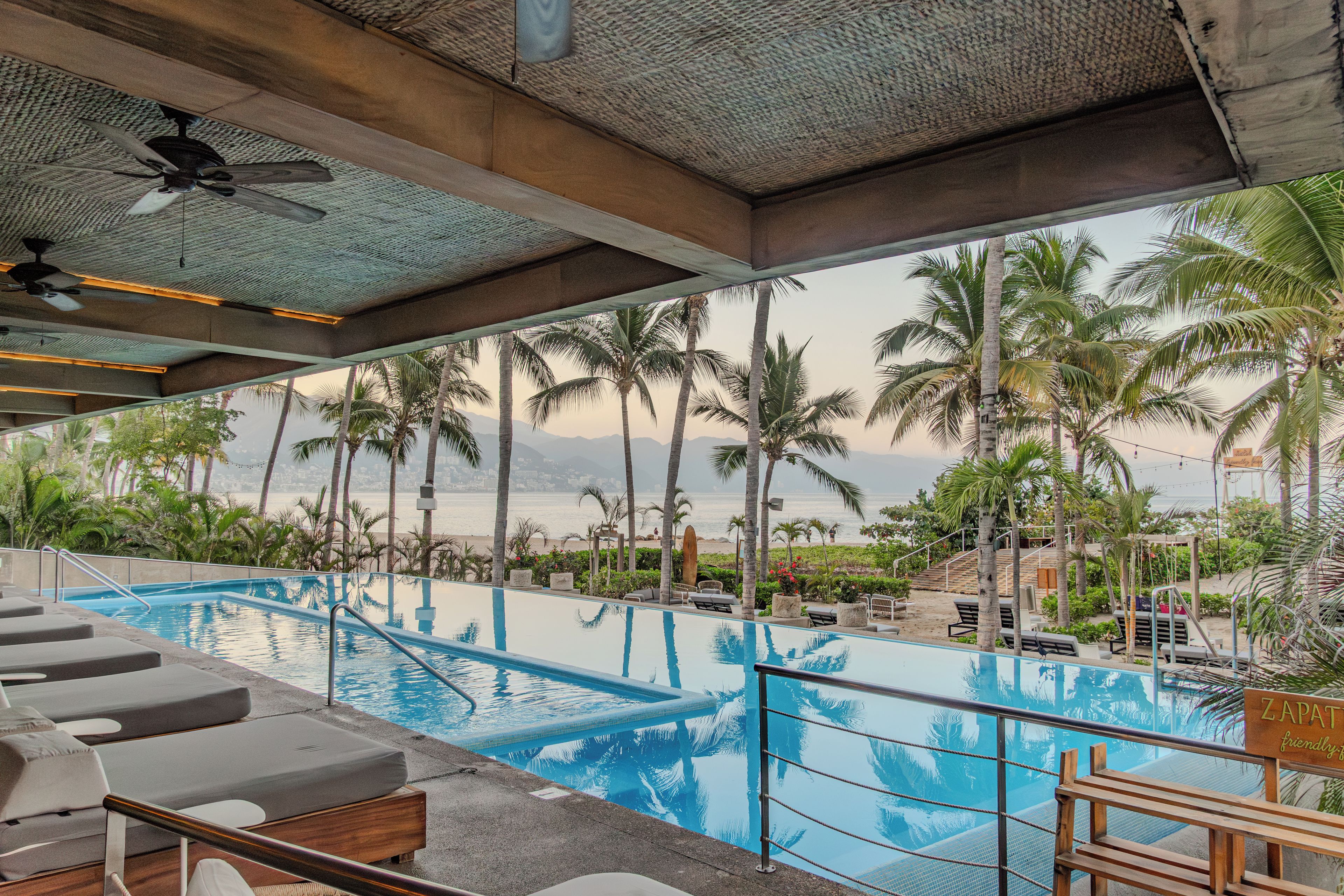 Infinity pool
