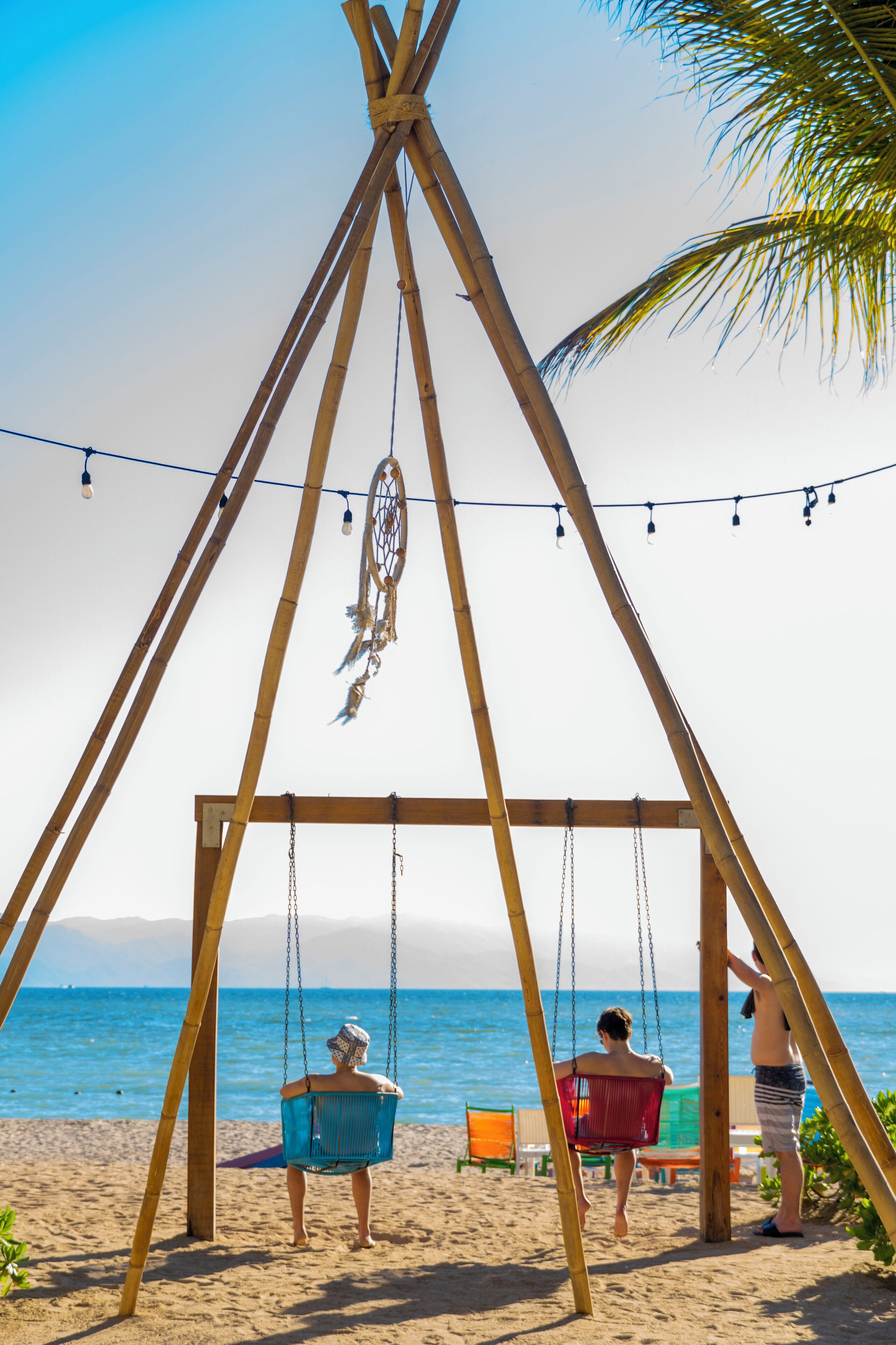 Accommodatie ligt op het strand, strandlakens, beachvolleybal, kajakken