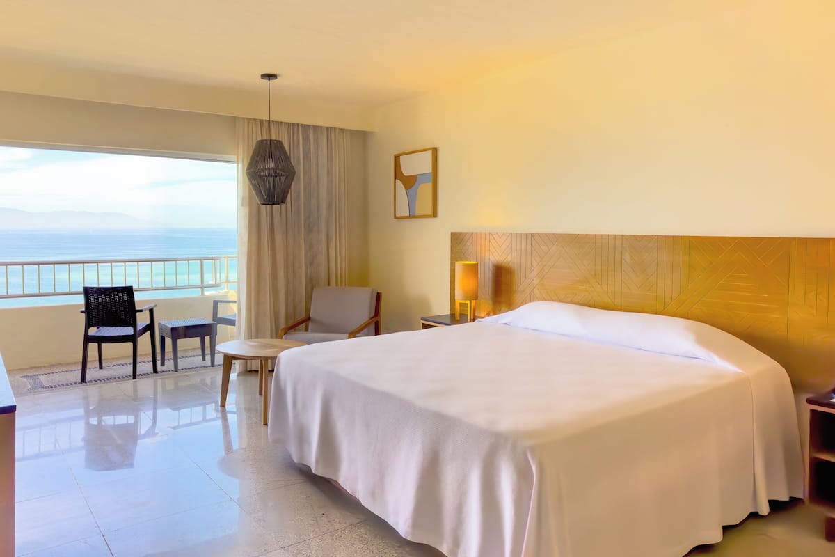 DLX Panoramic Bay View | In-room safe, laptop workspace, blackout drapes, free WiFi