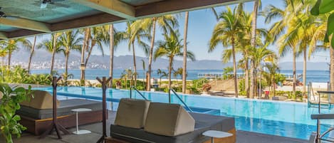Poolside bar