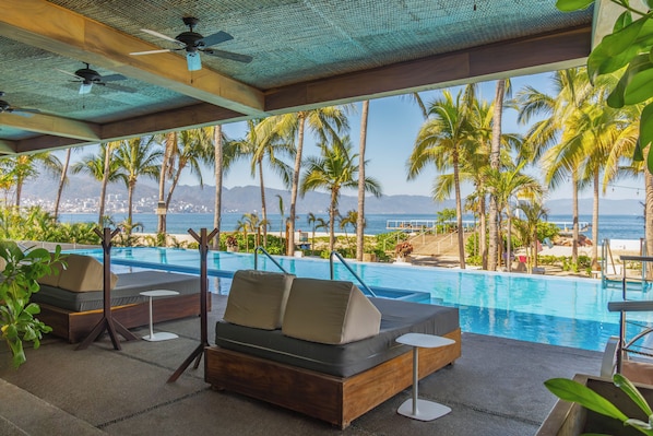 Poolside bar