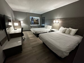 Desk, iron/ironing board, free cots/infant beds, rollaway beds - Days Inn & Suites by Wyndham Summerside (Summerside)