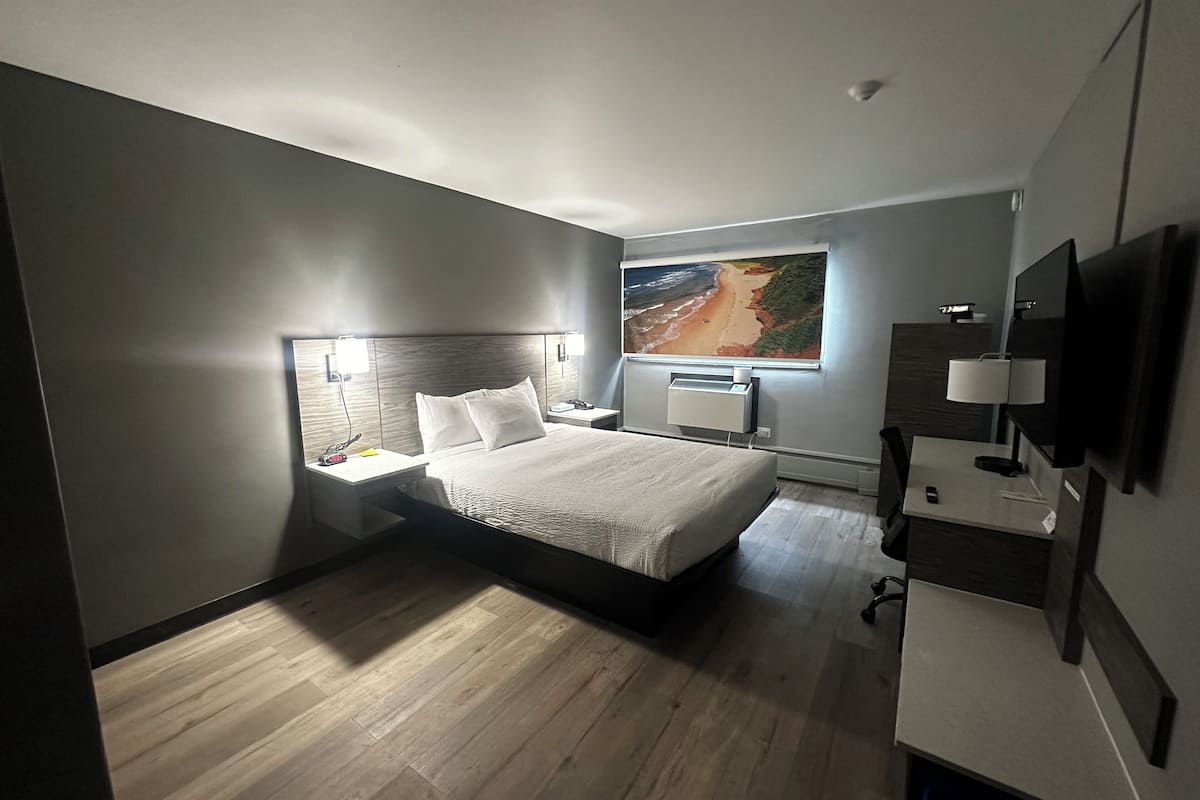 Chambre, 1 grand lit, non-fumeurs (Exterior Access) | Décoration personnalisée, ameublement personnalisé, bureau