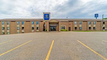 Stunning building with a prominent entrance and spacious parking lot.