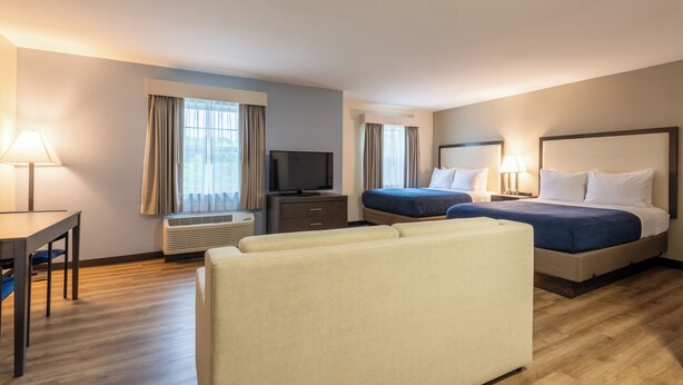 Premium bedding, desk, laptop workspace, iron/ironing board - Franklin Extended Stay Hotel (Franklin)