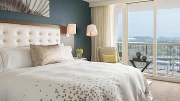 Egyptian cotton sheets, premium bedding, in-room safe, desk