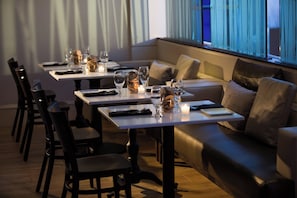 Breakfast, lunch and dinner served - Renaissance Meadowlands Hotel (Rutherford)