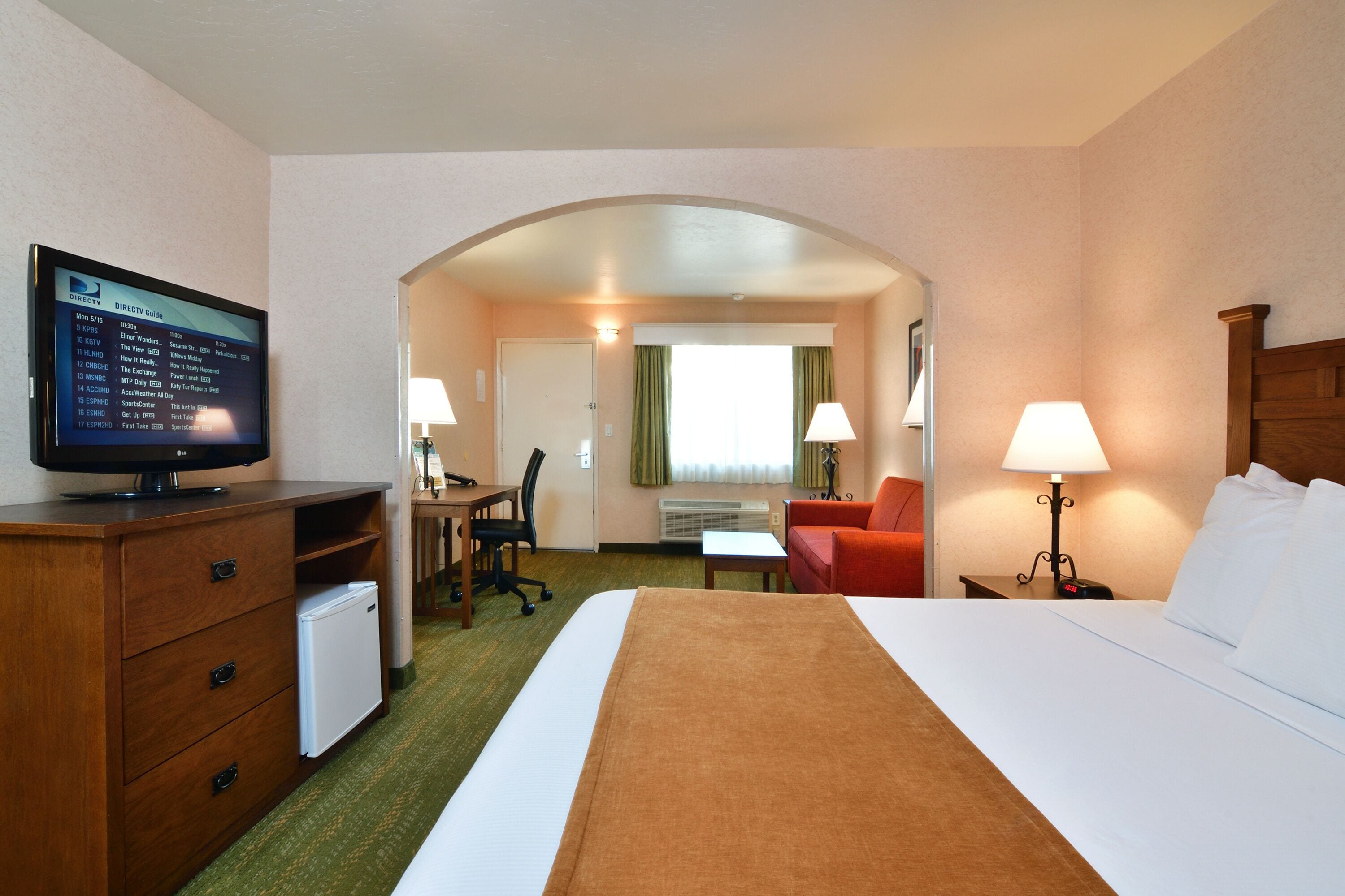 king suite | premium bedding, pillow-top beds, iron/ironing board, cots/infant beds