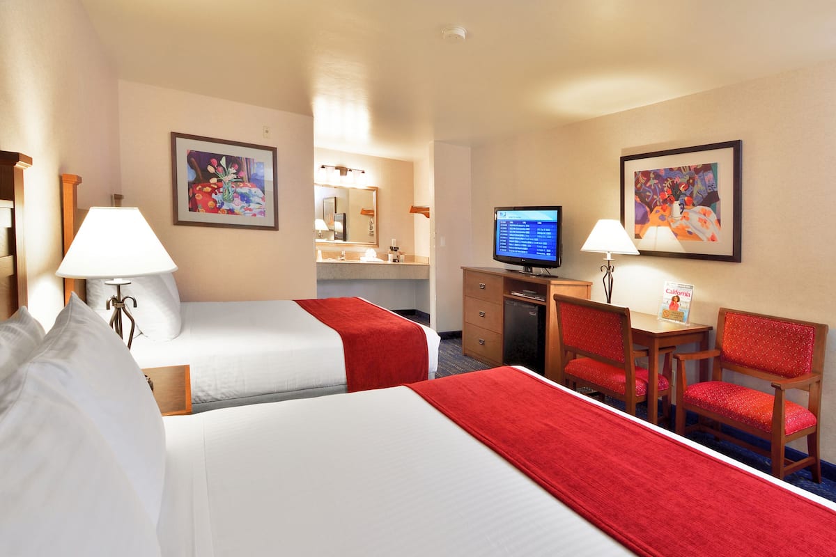 Standard Room, 2 Queen Beds | 1 bedroom, premium bedding, pillowtop beds, iron/ironing board