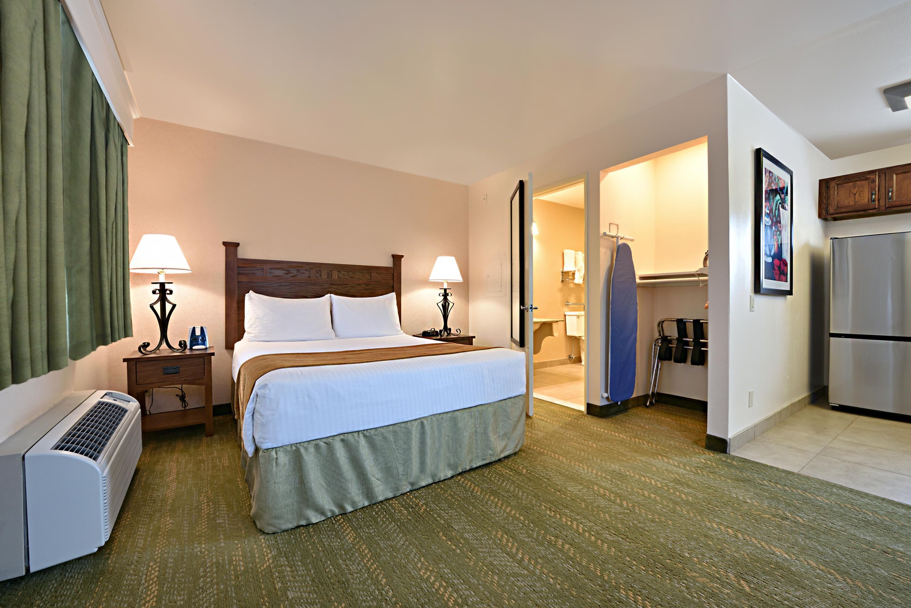 single queen room, accessible w/ kitchen | premium bedding, pillow-top beds, iron/ironing board, cots/infant beds