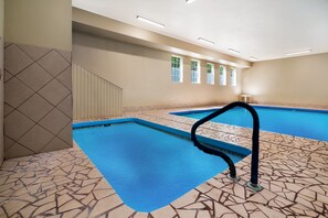 Indoor pool, open 10:00 AM to 9:00 PM, sun loungers - SureStay Plus Hotel by Best Western Topeka Northwest (Topeka)