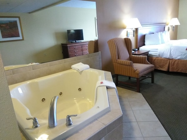 Jetted bathtub