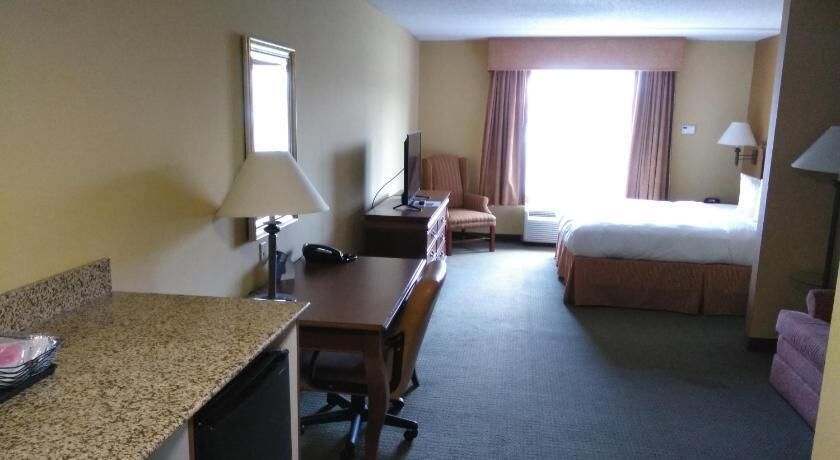 Desk, laptop workspace, iron/ironing board, free cribs/infant beds