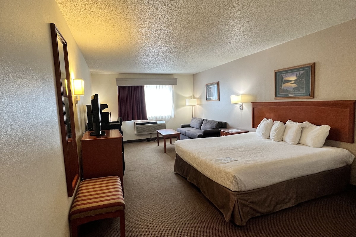 suite, 1 king bed | desk, blackout curtains, iron/ironing board, free wifi