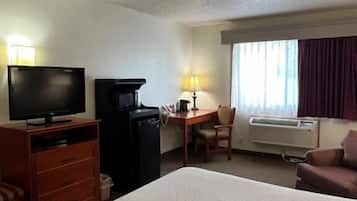 Suite, 1 King Bed | Desk, blackout drapes, iron/ironing board, free WiFi