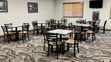 Tägliches inbegriffenes kontinentales Frühstück