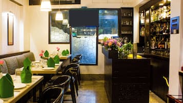 Sarapan bufet setiap hari (INR 550 seorang)