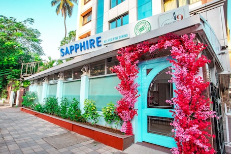 Café. The Emerald Hotel & Executive Apartments