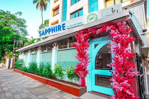 Cafe - The Emerald Hotel & Executive Apartments (Mumbai)