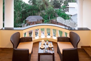 Luxury Double Room | In-room safe, desk, blackout drapes, iron/ironing board