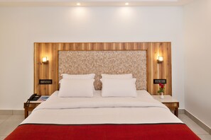 Phòng đôi Cao cấp | Két bảo mật tại phòng, bàn, màn/rèm cản sáng, bàn ủi/dụng cụ ủi quần áo 