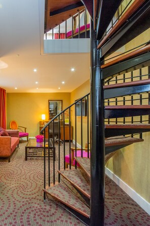 Junior Suite, 1 Queen Bed (Duplex, Living Room)