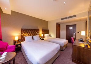 Family Room, Multiple Beds | Egyptian cotton sheets, premium bedding, in-room safe, blackout curtains - Doubletree by Hilton London Marble Arch (London)