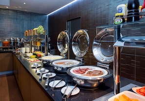 Petit déjeuner buffet servi tous les jours en supplément