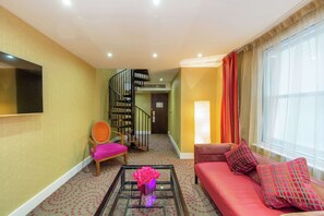 Junior Suite, 1 Queen Bed (Duplex, Living Room)