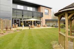 Terrace/patio - Forest Pines Spa & Golf Resort (Brigg)