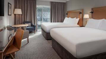 Caja de seguridad en la habitación y escritorio