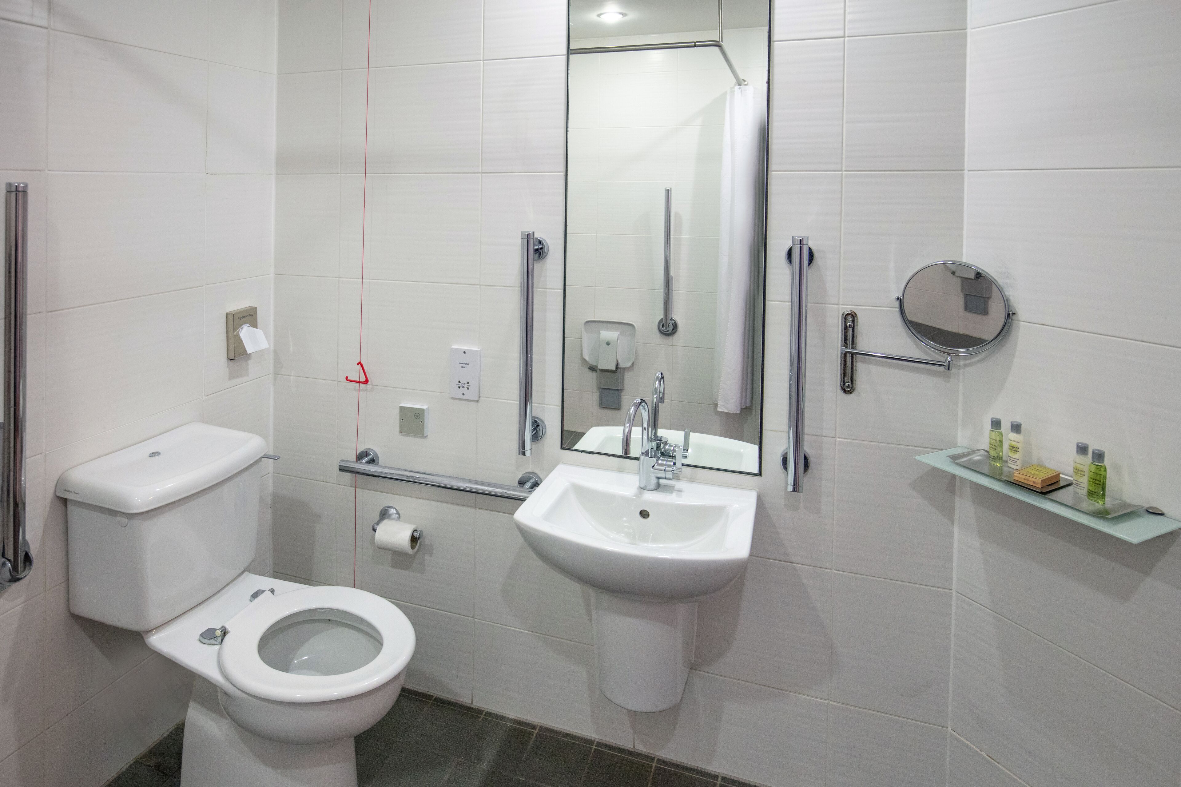 Classic Double Room, Accessible | Bathroom | Free toiletries, hair dryer, towels, soap