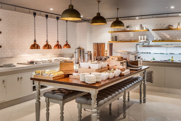 Dagelijks ontbijtbuffet (GBP 15 per persoon)