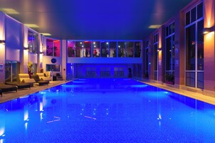 Indoor pool, sun loungers