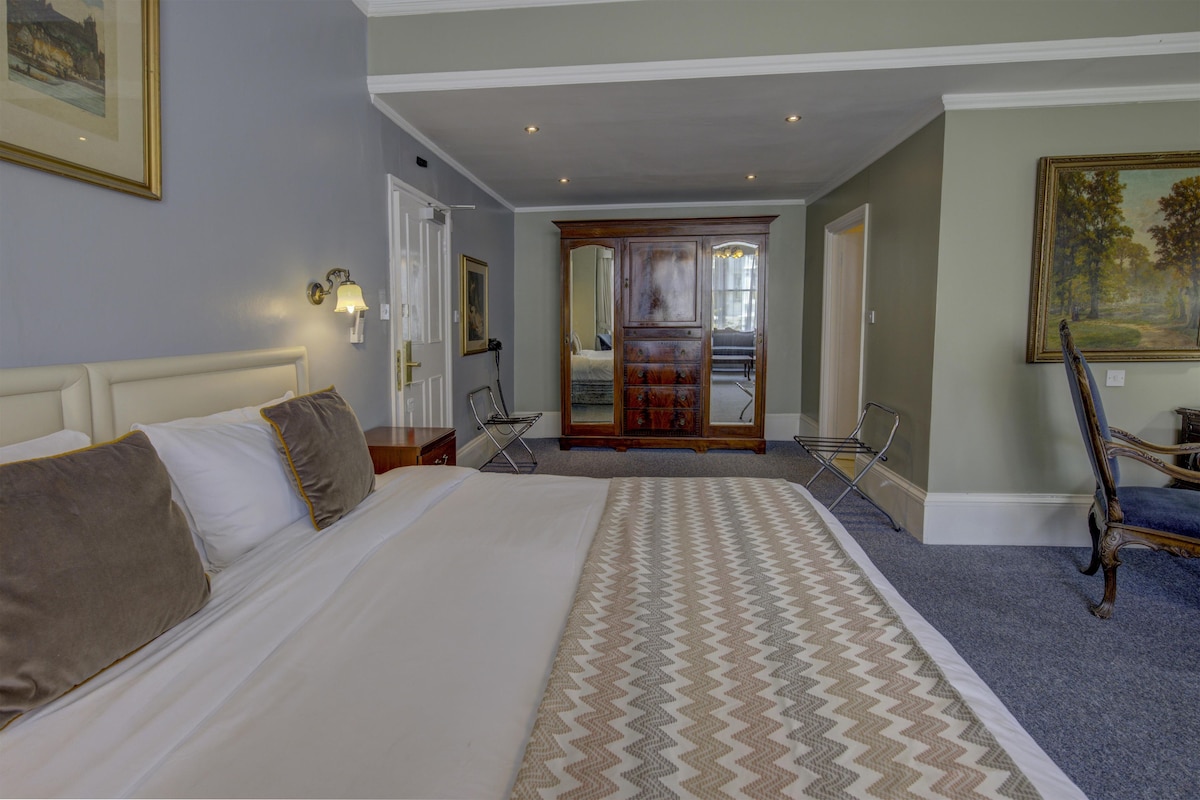 Superior Room, 1 Double Bed, Non Smoking | Desk, iron/ironing board, free WiFi, individually decorated