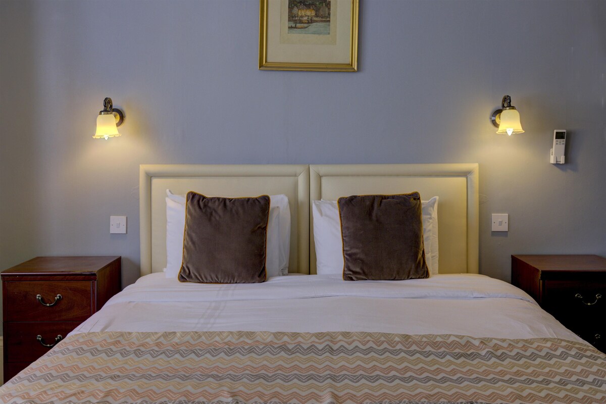 Standard Room, 1 Double Bed, Non Smoking | Desk, iron/ironing board, free WiFi, individually decorated