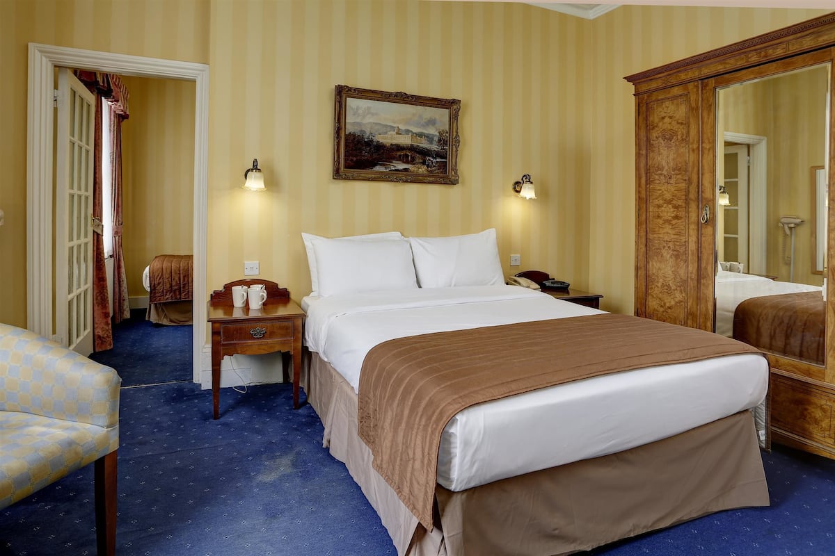 In-room safe, individually decorated, desk, iron/ironing board