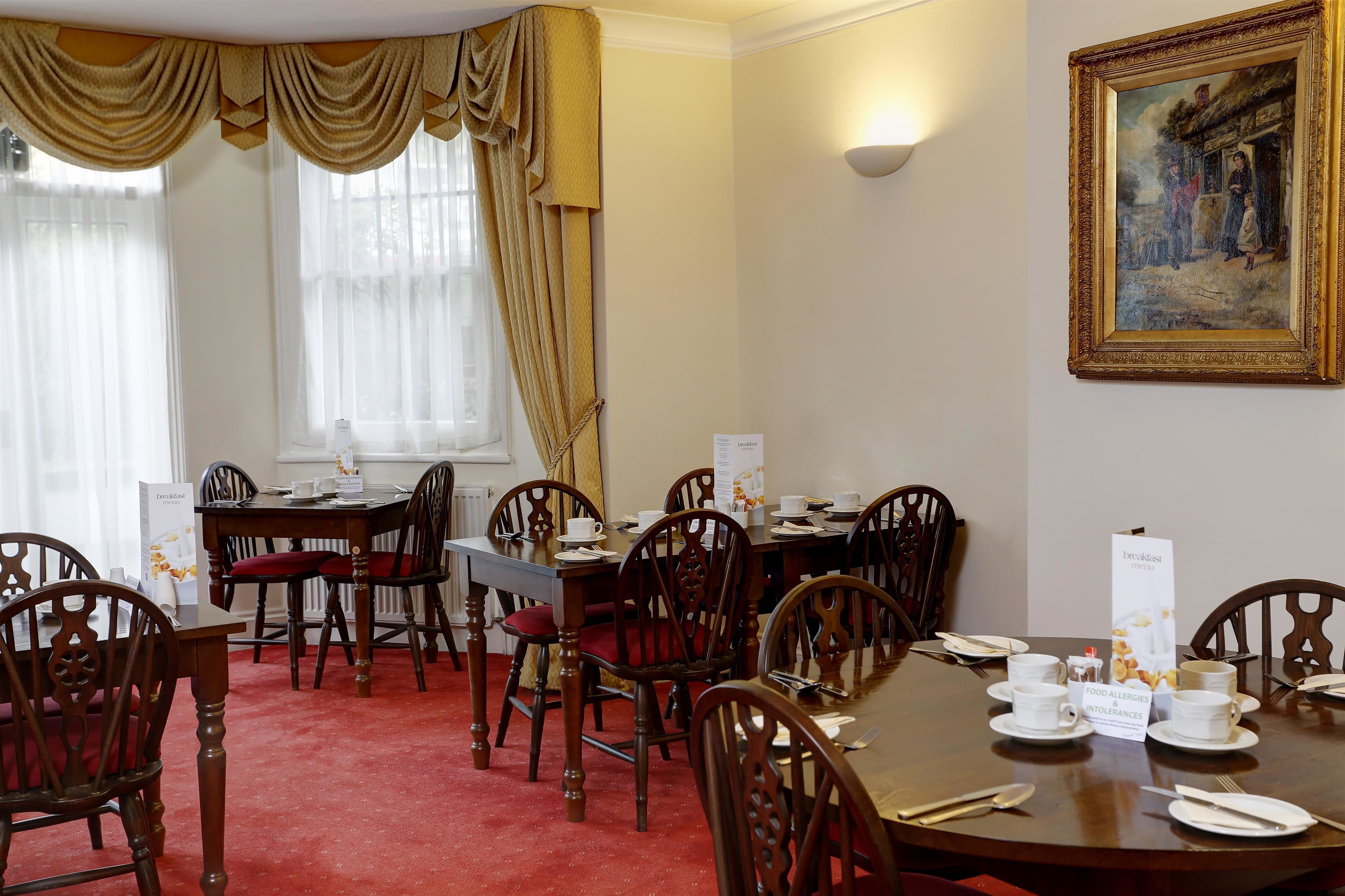 English breakfast on weekdays (GBP 14.95 per person)