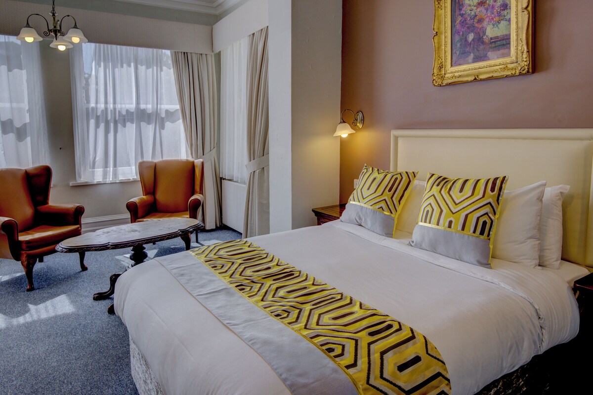 Standard Room, 1 Double Bed, Non Smoking | Desk, iron/ironing board, WiFi (free), individually decorated