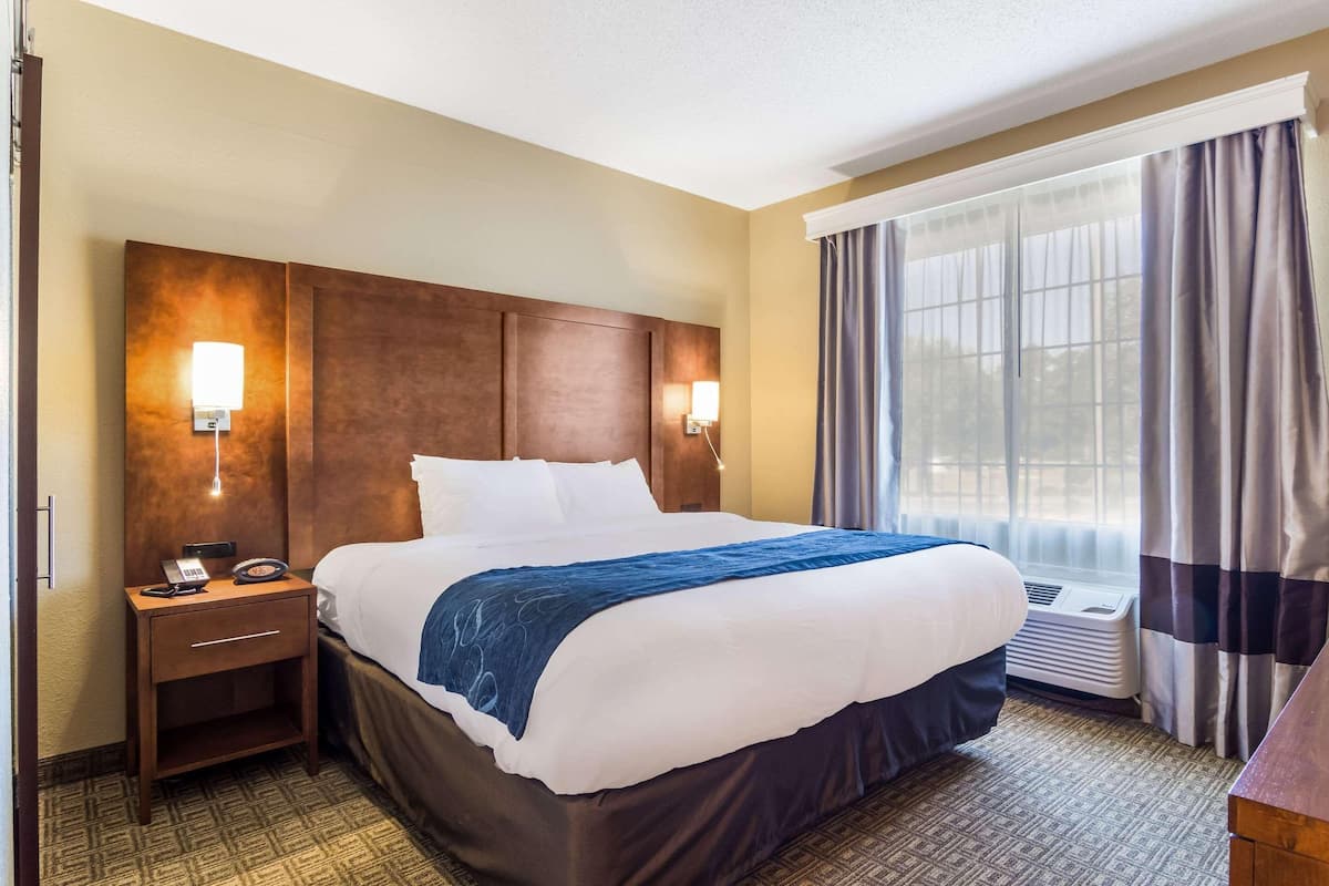 1 bedroom, premium bedding, desk, blackout curtains