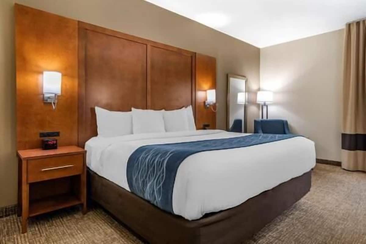 Down comforters, pillowtop beds, desk, laptop workspace