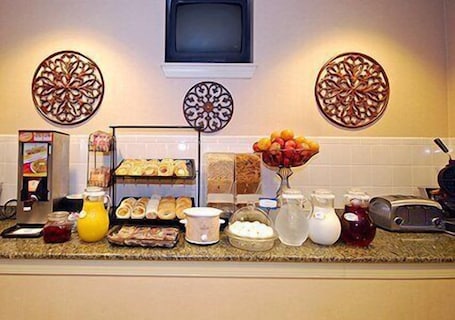 Desayuno incluido. Comfort Inn Birmingham - Irondale