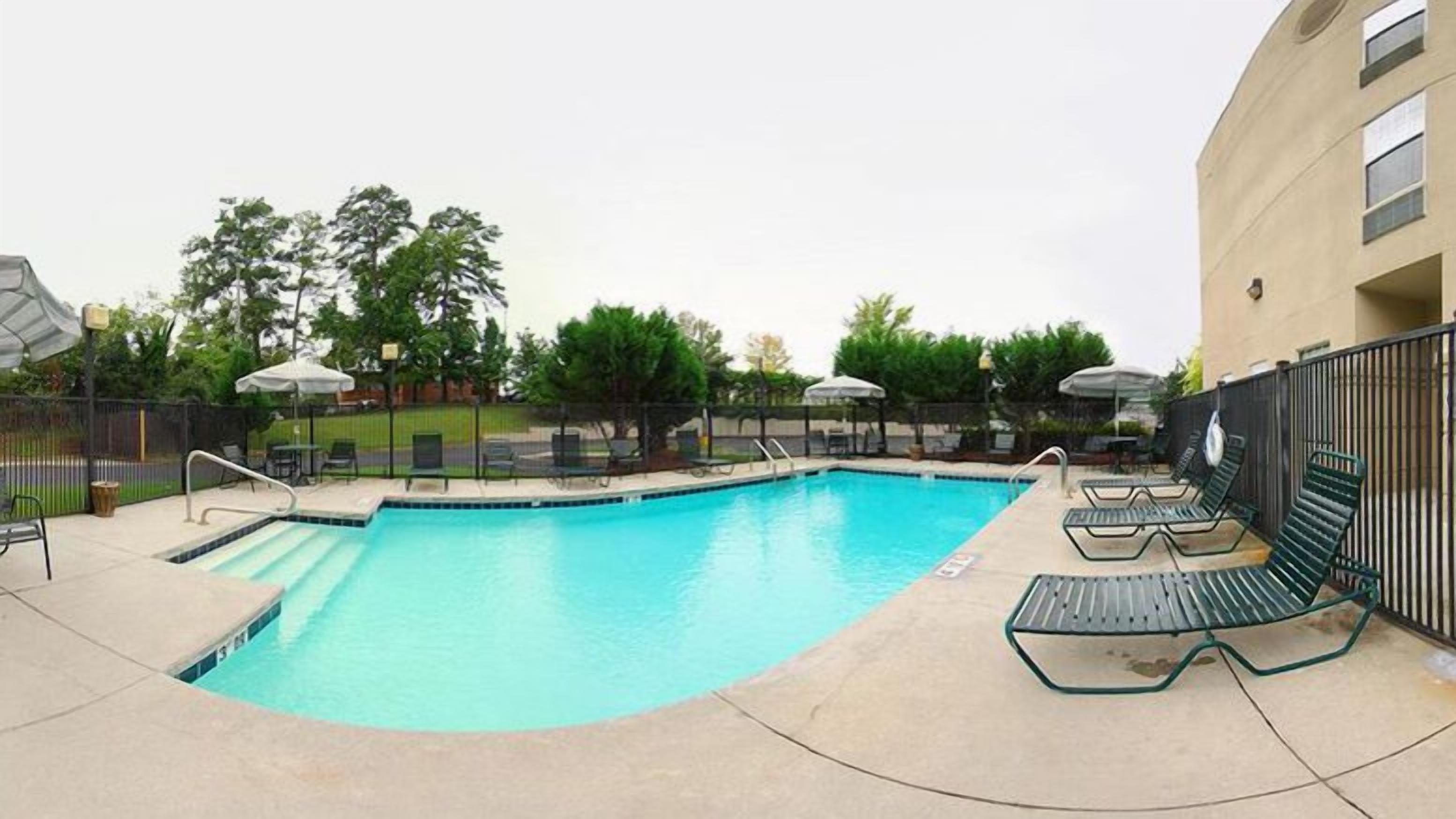 Sesongbasert utendørsbasseng