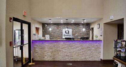 Quality Inn & Suites Pine Bluff