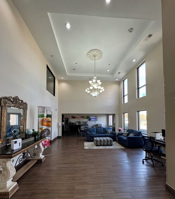 TV - Quality Inn & Suites Pine Bluff (Pine Bluff)