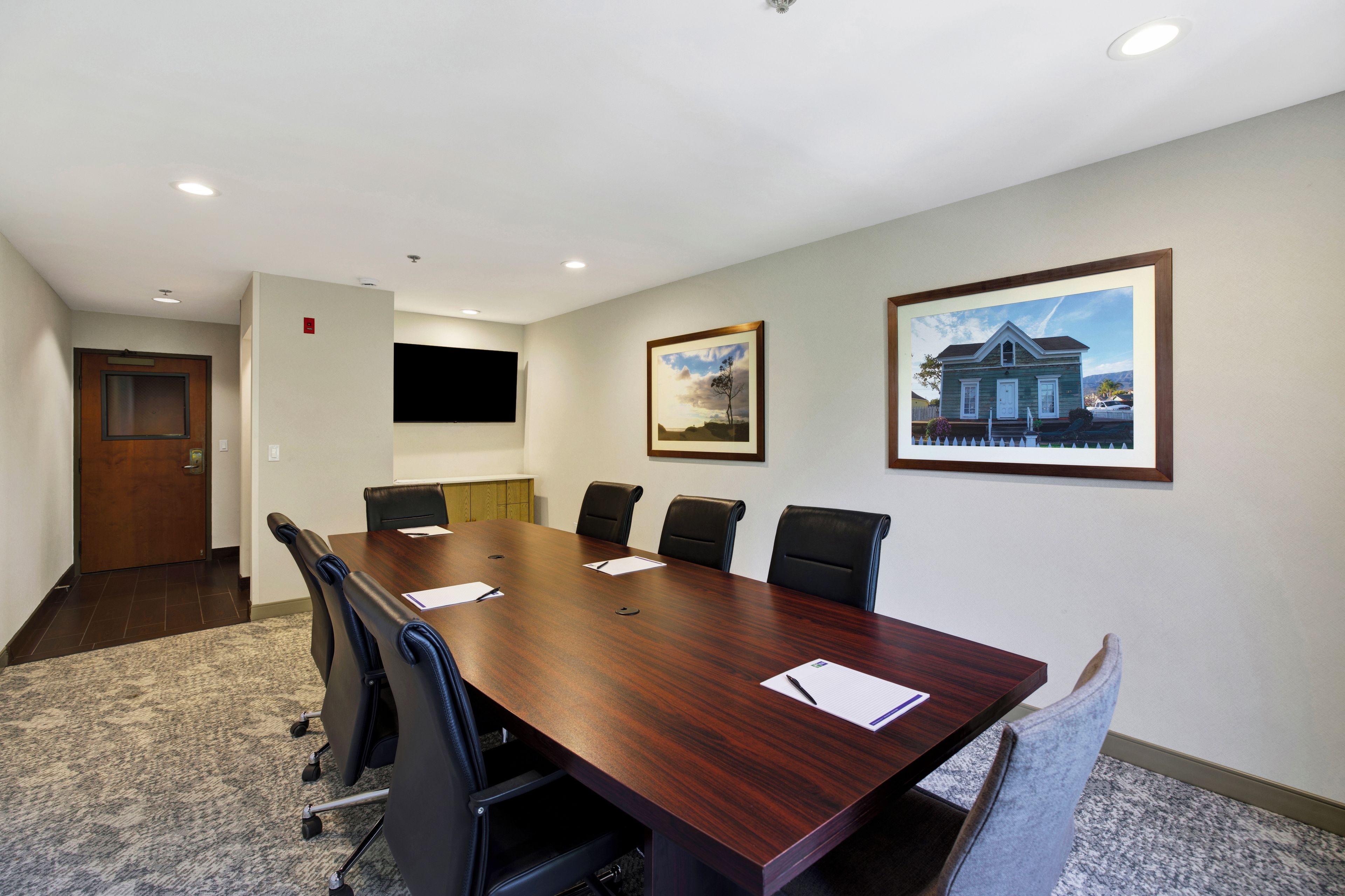 Photo - Holiday Inn Express & Suites Carpinteria by IHG