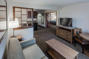 Desk, laptop workspace, blackout drapes, iron/ironing board - Holiday Inn Express & Suites Carpinteria by IHG (Carpinteria)